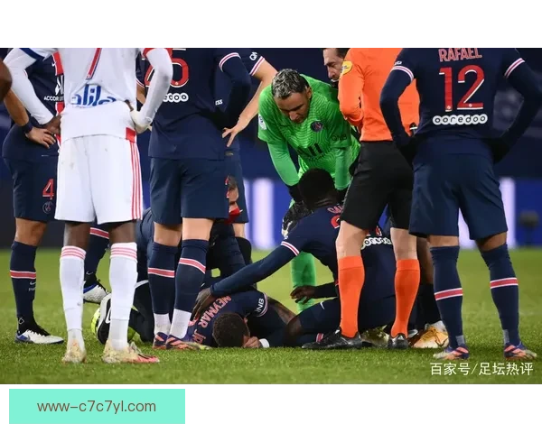 内马尔复出首秀惨遭暴力飞铲重创