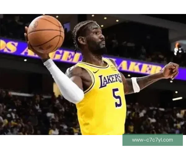 湖人险胜快船 詹姆斯消极艾顿表现平平